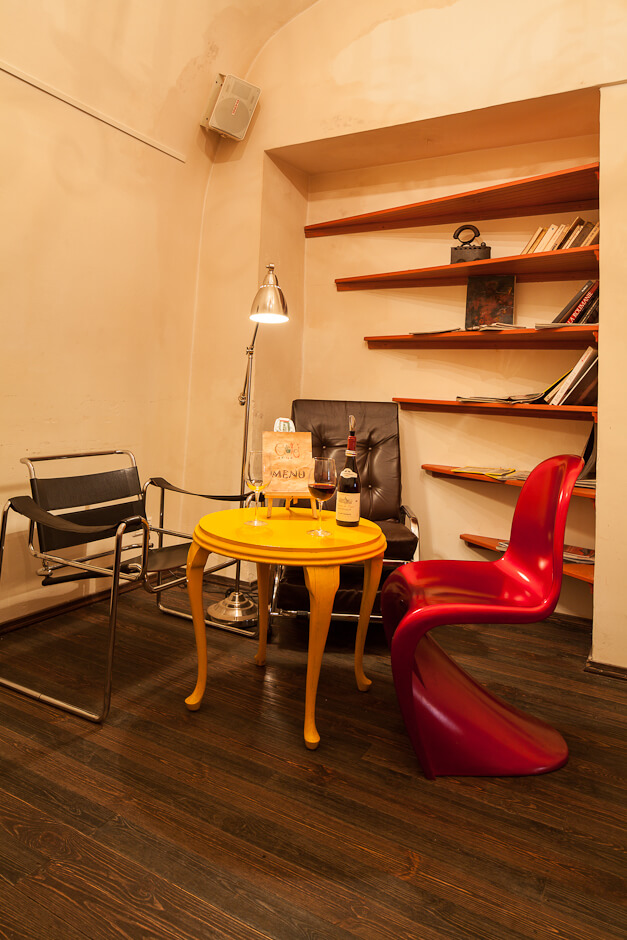 Eclectic coffee shop Colaj Cafe Brasov interior design Manuel Teicu (10)