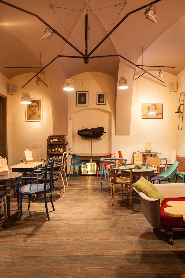 Eclectic coffee shop Colaj Cafe Brasov interior design Manuel Teicu (25)
