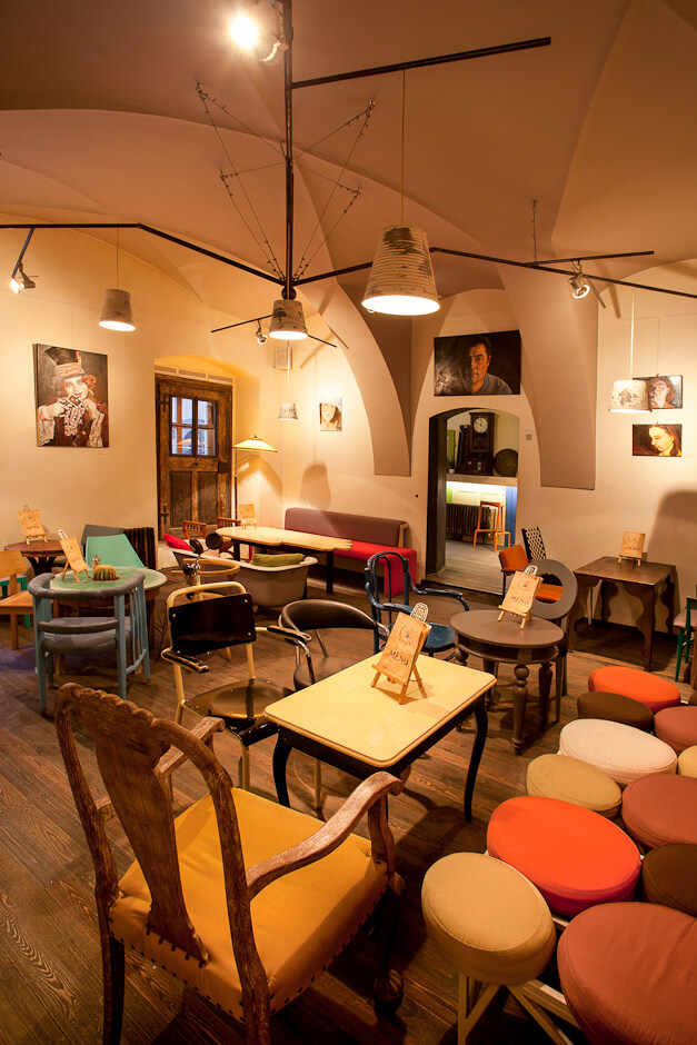 Eclectic coffee shop Colaj Cafe Brasov interior design Manuel Teicu (26)