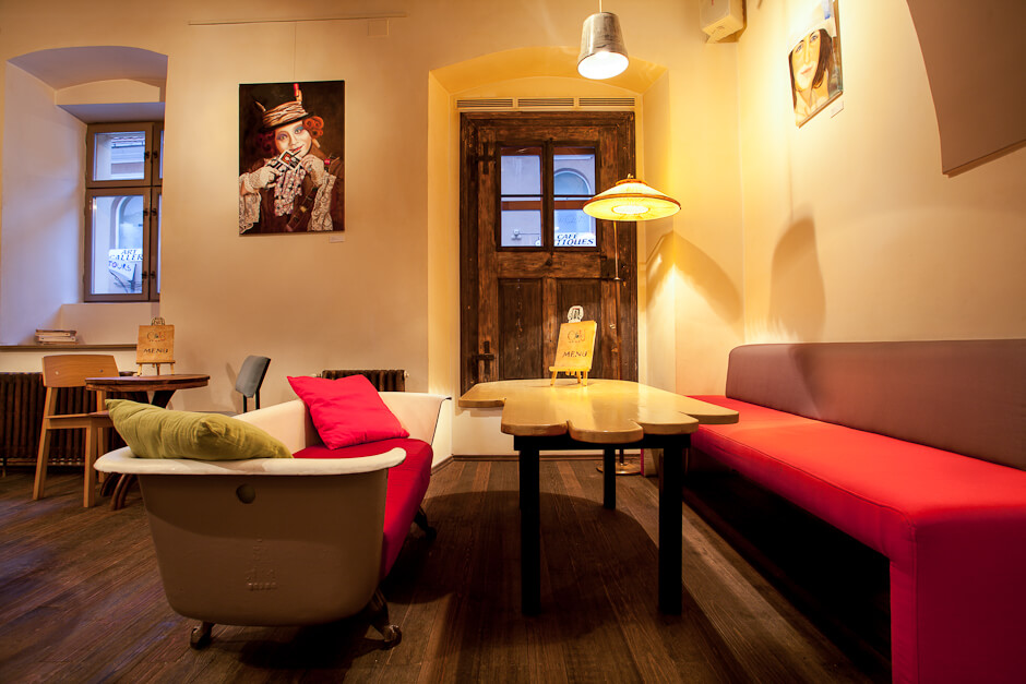Eclectic coffee shop Colaj Cafe Brasov interior design Manuel Teicu (27)