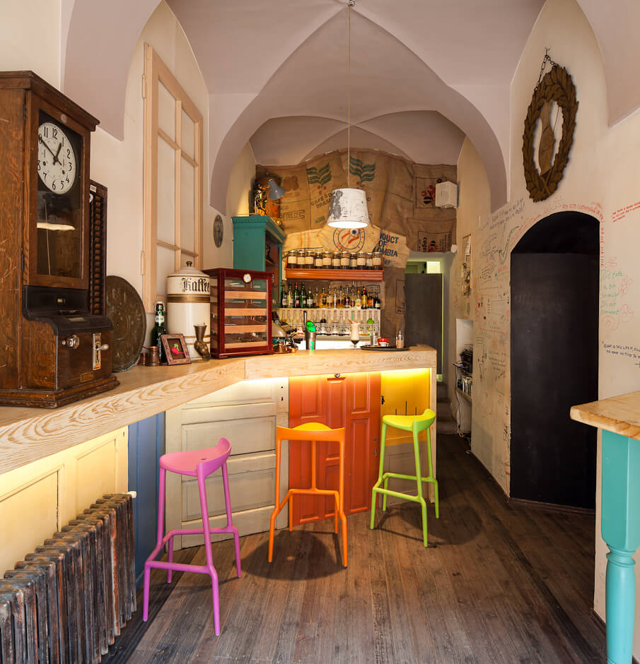 Eclectic coffee shop Colaj Cafe Brasov interior design Manuel Teicu (5)