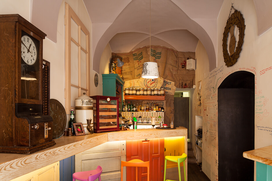 Eclectic coffee shop Colaj Cafe Brasov interior design Manuel Teicu (6)