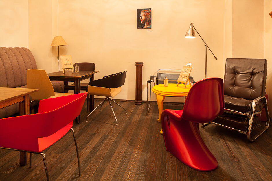 Eclectic coffee shop Colaj Cafe Brasov interior design Manuel Teicu (9)